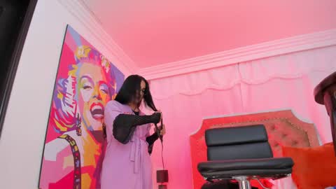 Juliana Giiraldo  online show from September 20, 2025, 3:02 pm