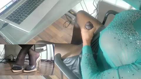 Snapshot of trans_selena chatting on March 23, 2026, 4:33 pm Sexy Selena 1203 online show from March 23, 2026, 4:33 pm