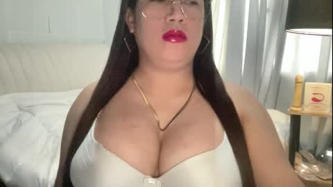 travelergirl online show from October 15, 2025, 1:50 am