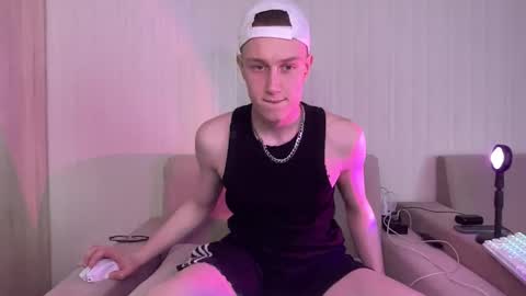 Snapshot of travis_gracile chatting on April 13, 2026, 9:15 am Travis online show from April 13, 2026, 9:15 am