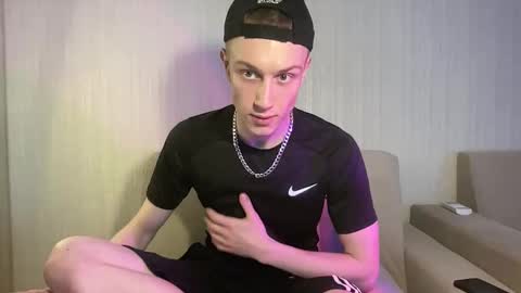 Snapshot of travis_gracile chatting on April 28, 2026, 9:14 am Travis online show from April 28, 2026, 9:14 am