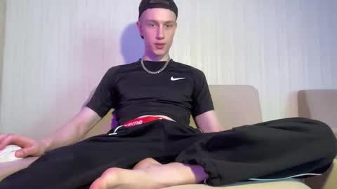 Snapshot of travis_gracile chatting on April 30, 2026, 8:20 am Travis online show from April 30, 2026, 8:20 am