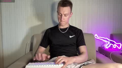 Snapshot of travis_gracile chatting on June 1, 2026, 9:11 am Travis online show from June 1, 2026, 9:11 am