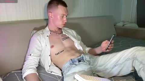 Snapshot of travis_gracile chatting on June 27, 2026, 12:22 pm Travis online show from June 27, 2026, 12:22 pm