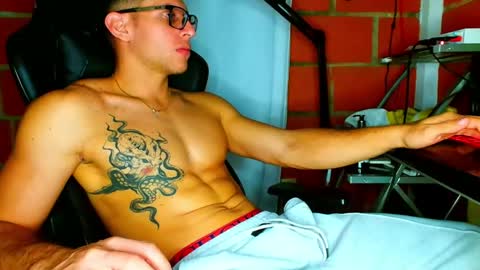 Snapshot of travisdiamonds chatting on June 7, 2026, 2:05 am TRAVIS. online show from June 7, 2026, 2:05 am