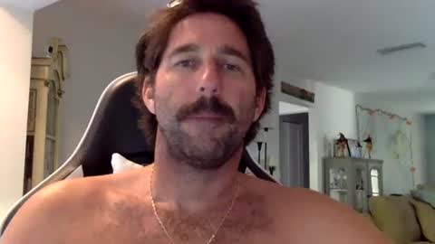 TravisKenn online show from October 18, 2025, 8:42 pm