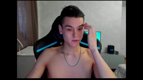 travisrivas online show from March 4, 2025, 1:06 pm