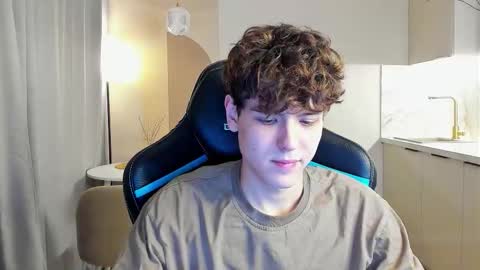 travisrivas online show from October 3, 2025, 2:08 am