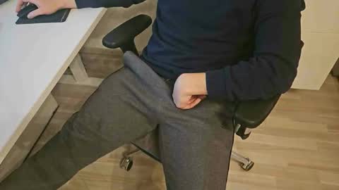 tree1989 online show from January 4, 2025, 7:02 pm