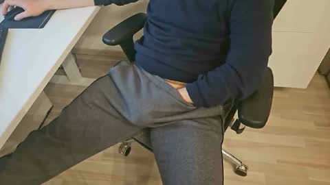 tree1989 online show from January 4, 2025, 10:13 pm