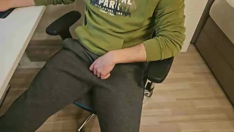 tree1989 online show from January 5, 2025, 7:49 pm