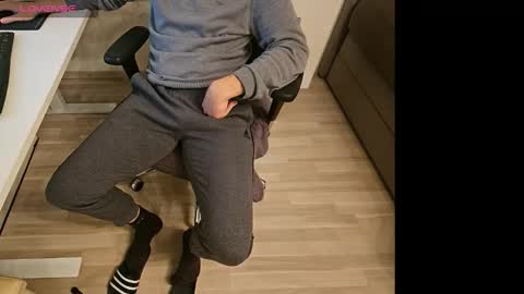 tree1989 online show from October 14, 2025, 6:20 pm