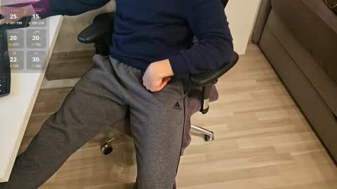 tree1989 online show from October 18, 2025, 6:41 pm