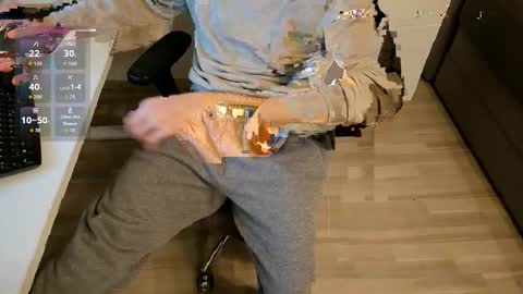 tree1989 online show from December 18, 2025, 6:58 pm