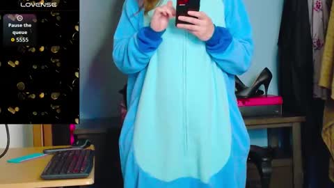 TreeJeanne online show from November 1, 2025, 3:30 am