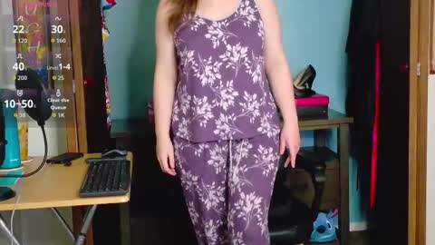 TreeJeanne online show from November 12, 2025, 2:23 am