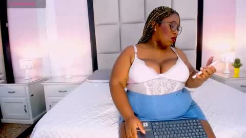 Snapshot of treisyvixen chatting on June 20, 2026, 3:20 am Treisy Vixen big ass online show from June 20, 2026, 3:20 am