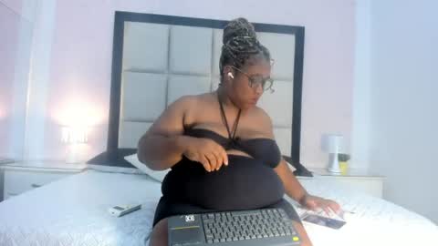 Snapshot of treisyvixen chatting on July 7, 2026, 3:20 am Treisy Vixen big ass online show from July 7, 2026, 3:20 am