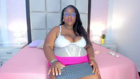 Snapshot of treisyvixen chatting on July 23, 2026, 3:15 am Treisy Vixen big ass online show from July 23, 2026, 3:15 am