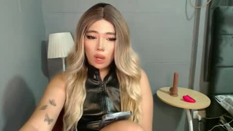 trexie_fucks15 online show from October 28, 2025, 10:34 pm