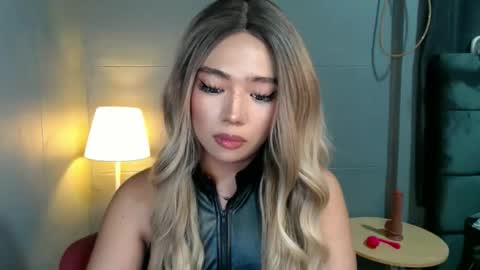 trexie_fucks15 online show from November 5, 2025, 11:16 pm