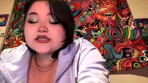 Snapshot of trhothoney chatting on December 9, 2024, 2:02 am Trixie online show from December 9, 2024, 2:02 am