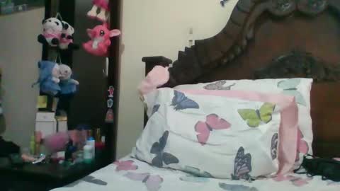 triana_bell online show from January 7, 2025, 8:42 pm