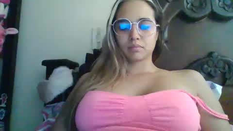 triana_bell online show from February 6, 2025, 4:03 pm