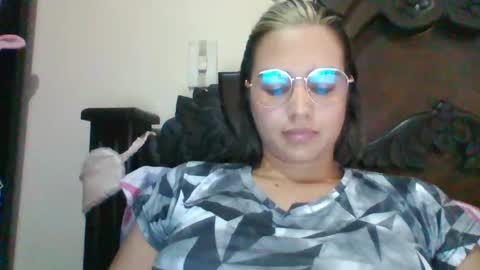 triana_bell online show from February 7, 2025, 10:09 pm