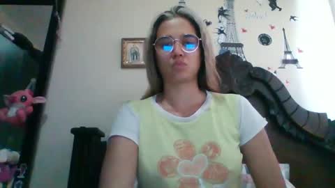 triana_bell online show from February 17, 2025, 4:37 pm