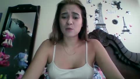 triana_bell online show from October 8, 2025, 4:48 pm
