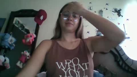 triana_bell online show from November 16, 2025, 3:06 pm