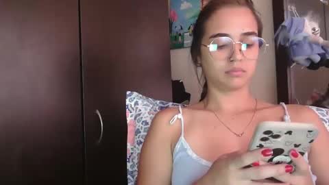 triana_bell online show from April 1, 2026, 3:53 pm