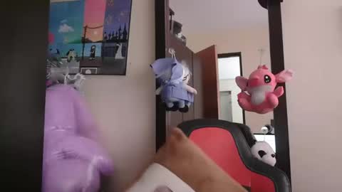 triana_bell online show from April 18, 2026, 4:44 pm