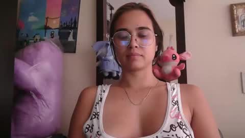 triana_bell online show from April 18, 2026, 7:07 pm