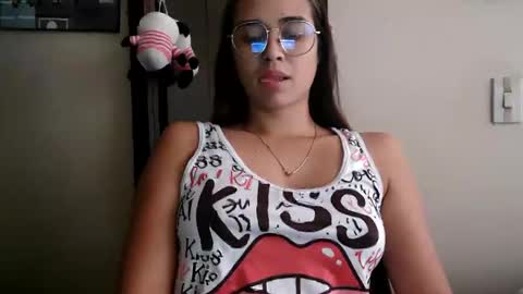 triana_bell online show from June 11, 2026, 3:32 pm