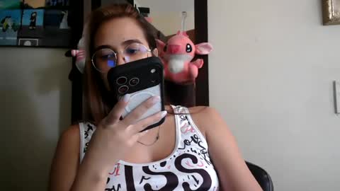 triana_bell online show from June 24, 2026, 4:17 pm