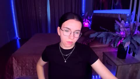 TriciaDaisy online show from May 23, 2026, 6:07 am