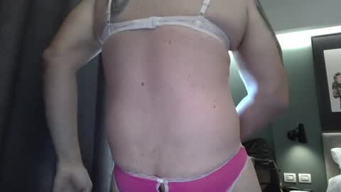 Snapshot of triciawu22 chatting on April 8, 2026, 9:53 am triciawu22 online show from April 8, 2026, 9:53 am