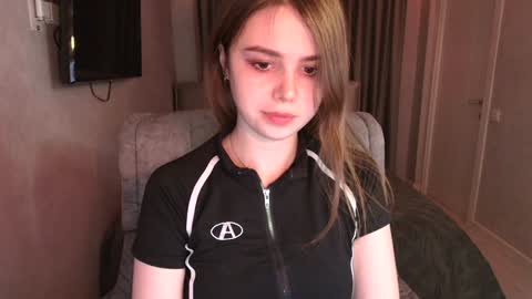 tripleprinces online show from February 7, 2025, 5:51 pm