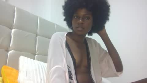 trishaelliee online show from April 22, 2026, 10:11 pm