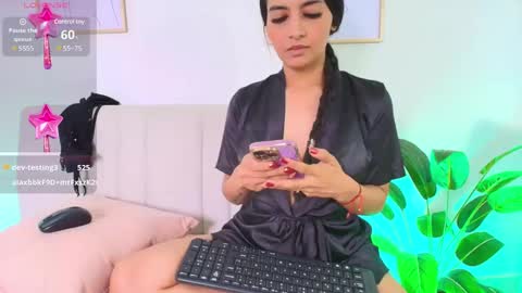 Snapshot of trissha_xk1 chatting on January 20, 2025, 4:45 pm Trissha online show from January 20, 2025, 4:45 pm