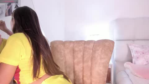 Trissha online show from November 19, 2025, 2:39 pm