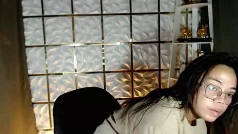 trixie_foxslut online show from March 29, 2026, 12:05 pm