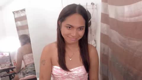 Snapshot of trixie_fuck69 chatting on May 1, 2026, 5:01 am Trixie Love online show from May 1, 2026, 5:01 am