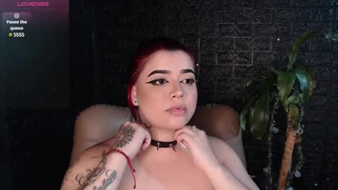 trixxiee_ online show from December 4, 2024, 2:31 am