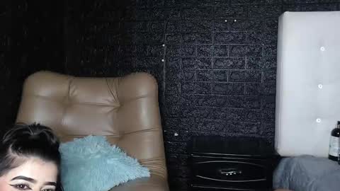 trixxiee_ online show from February 18, 2025, 1:54 am