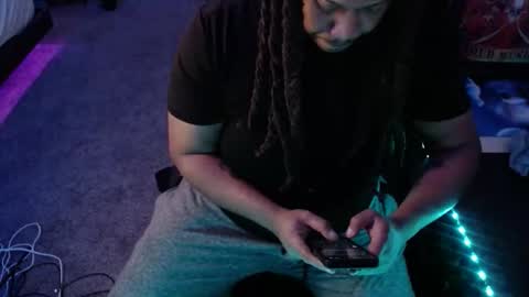 Snapshot of trmdstrong chatting on November 30, 2025, 9:57 am Trmdstrong online show from November 30, 2025, 9:57 am