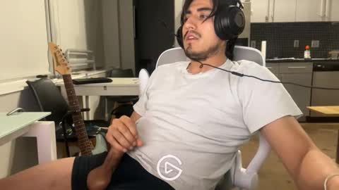 trod5763 online show from February 6, 2025, 3:37 am