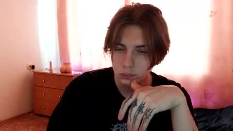 Snapshot of trypophob1a chatting on February 2, 2025, 4:37 am Emilum online show from February 2, 2025, 4:37 am